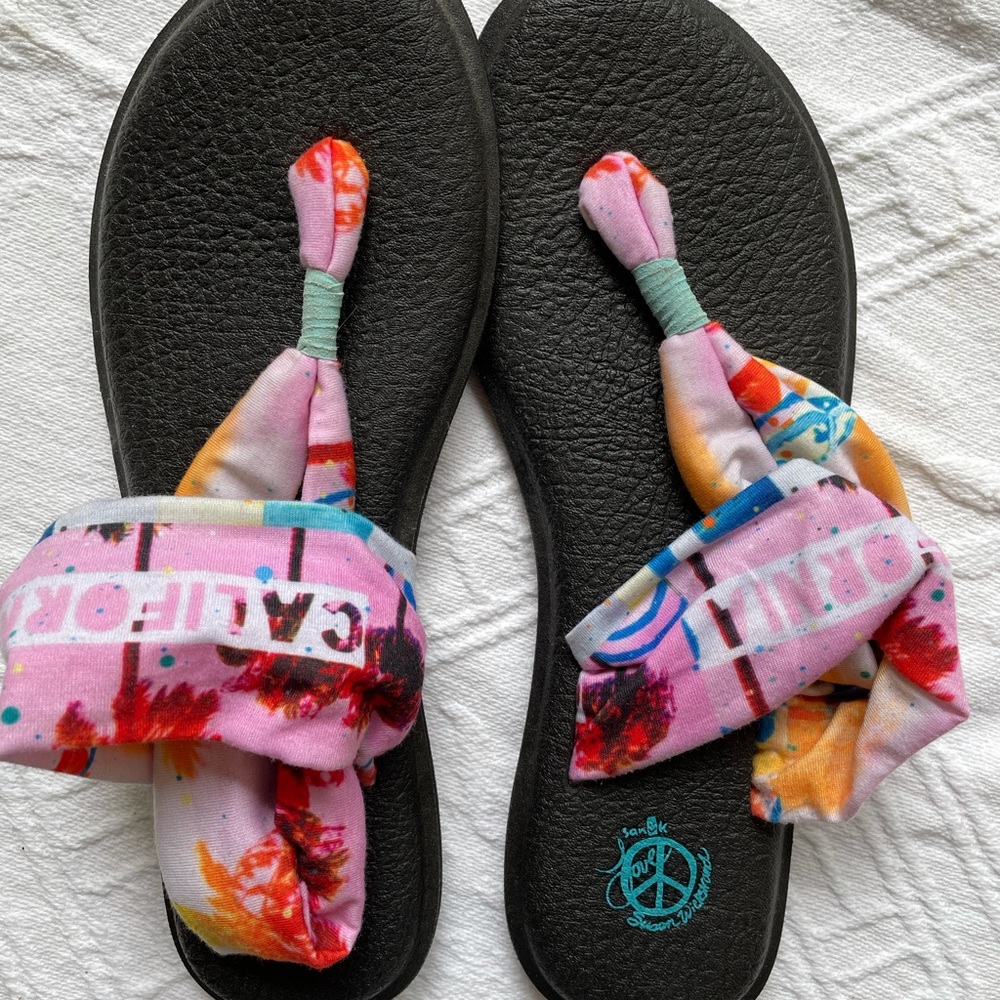 Sanuk yoga sandal flip flops